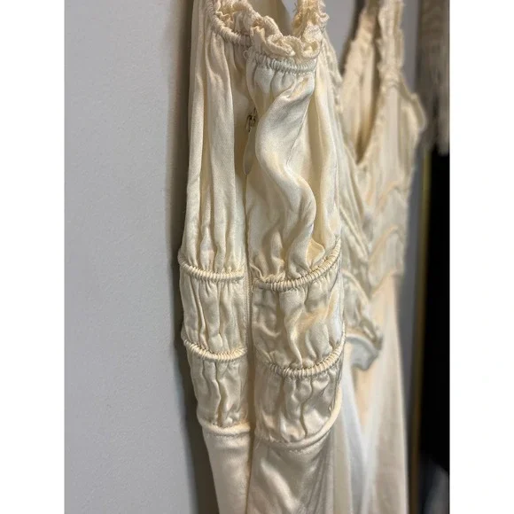 ASTR The Label Cream Smocked Bust Ruffle Satiny Midi Dress Womens Large Bohemian - Picture 5 of 7